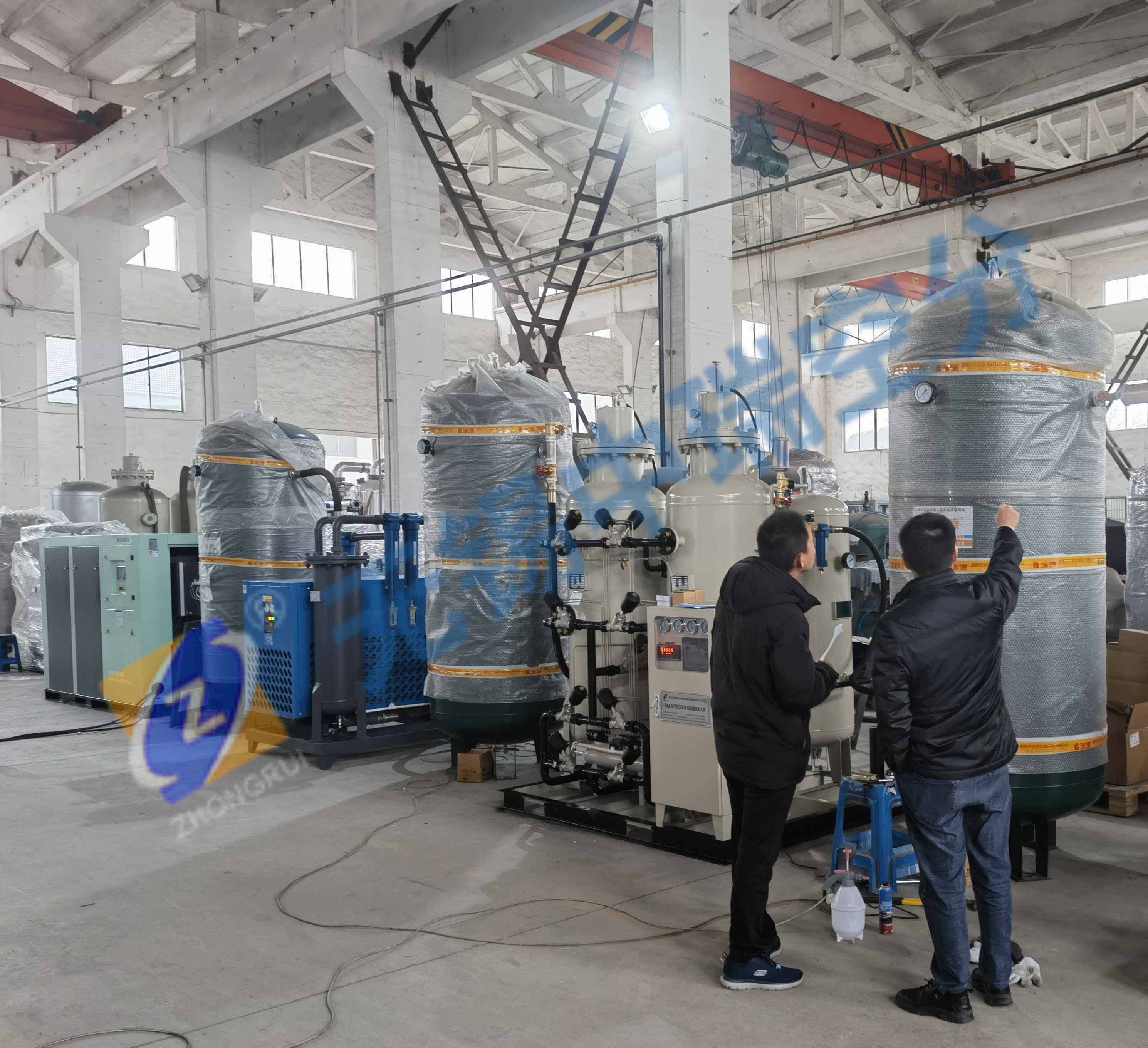 整套高純度制氮機發貨前，客戶來工廠實地驗貨及學習，無錫中瑞空分全力提供優良服務